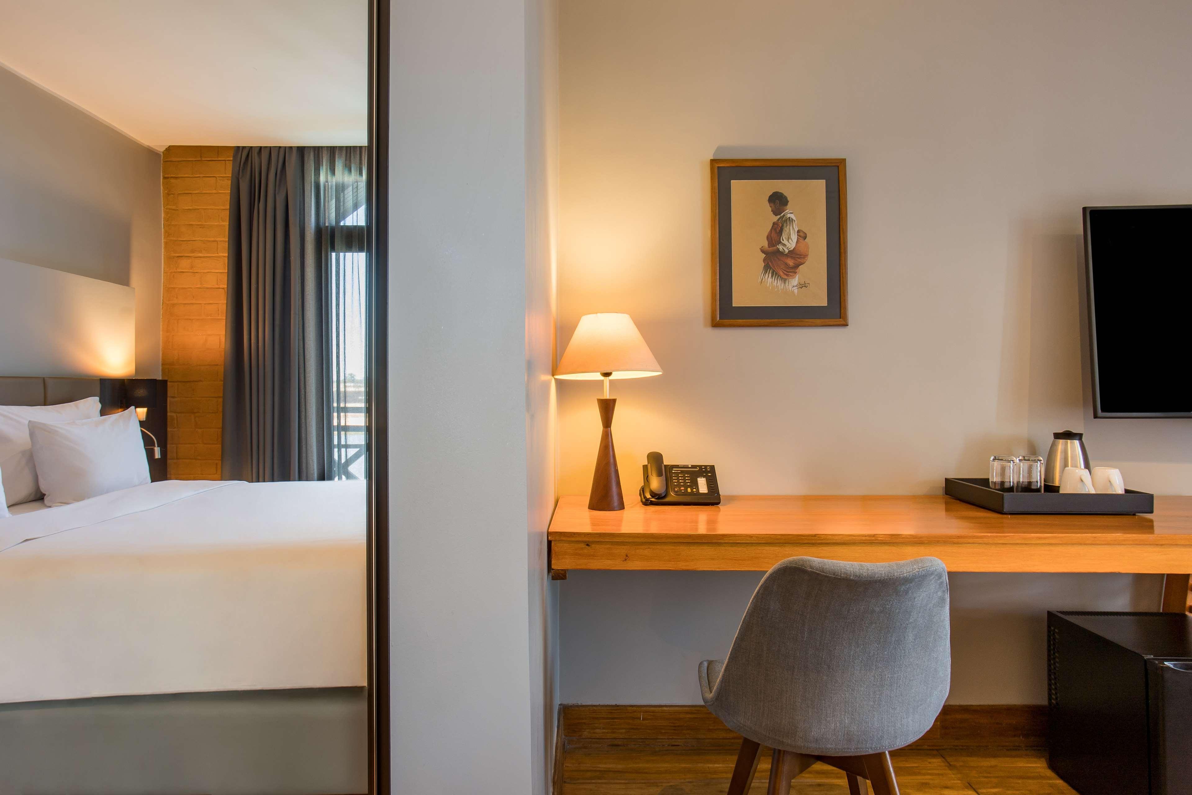 Radisson Blu Hotel Antananarivo Waterfront Exterior photo