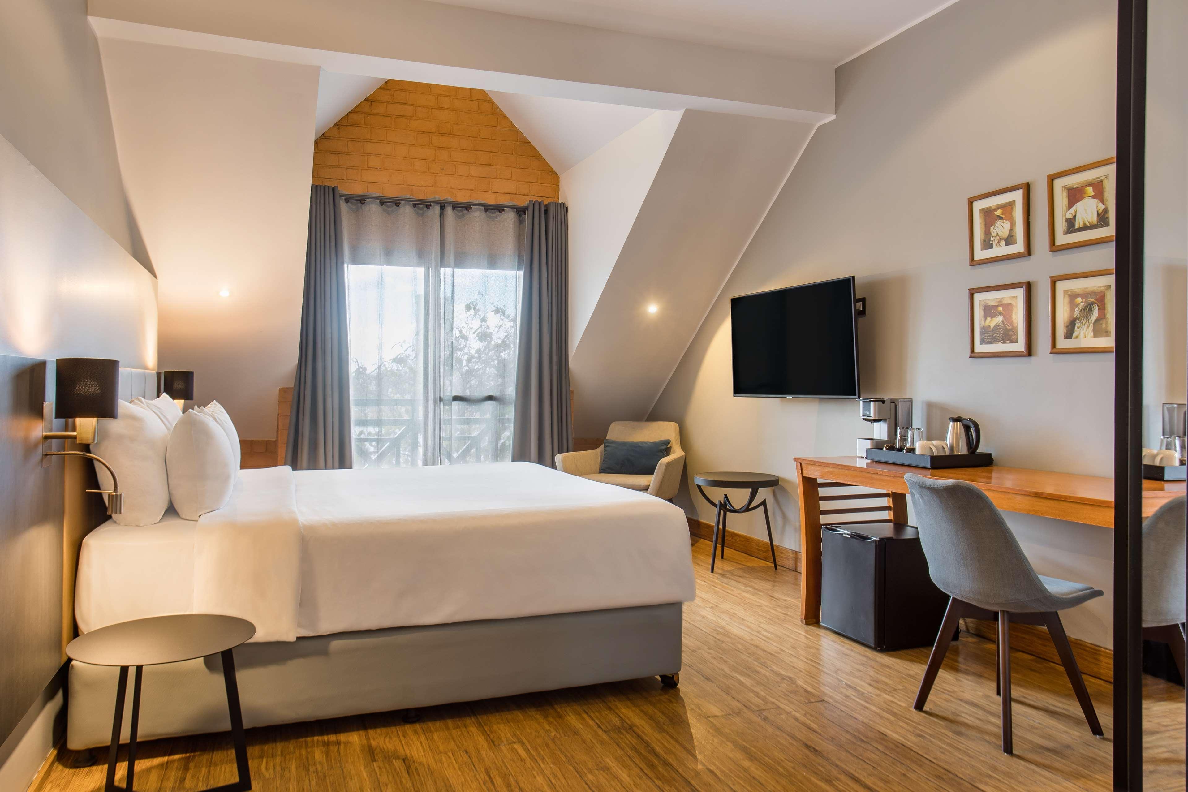 Radisson Blu Hotel Antananarivo Waterfront Exterior photo