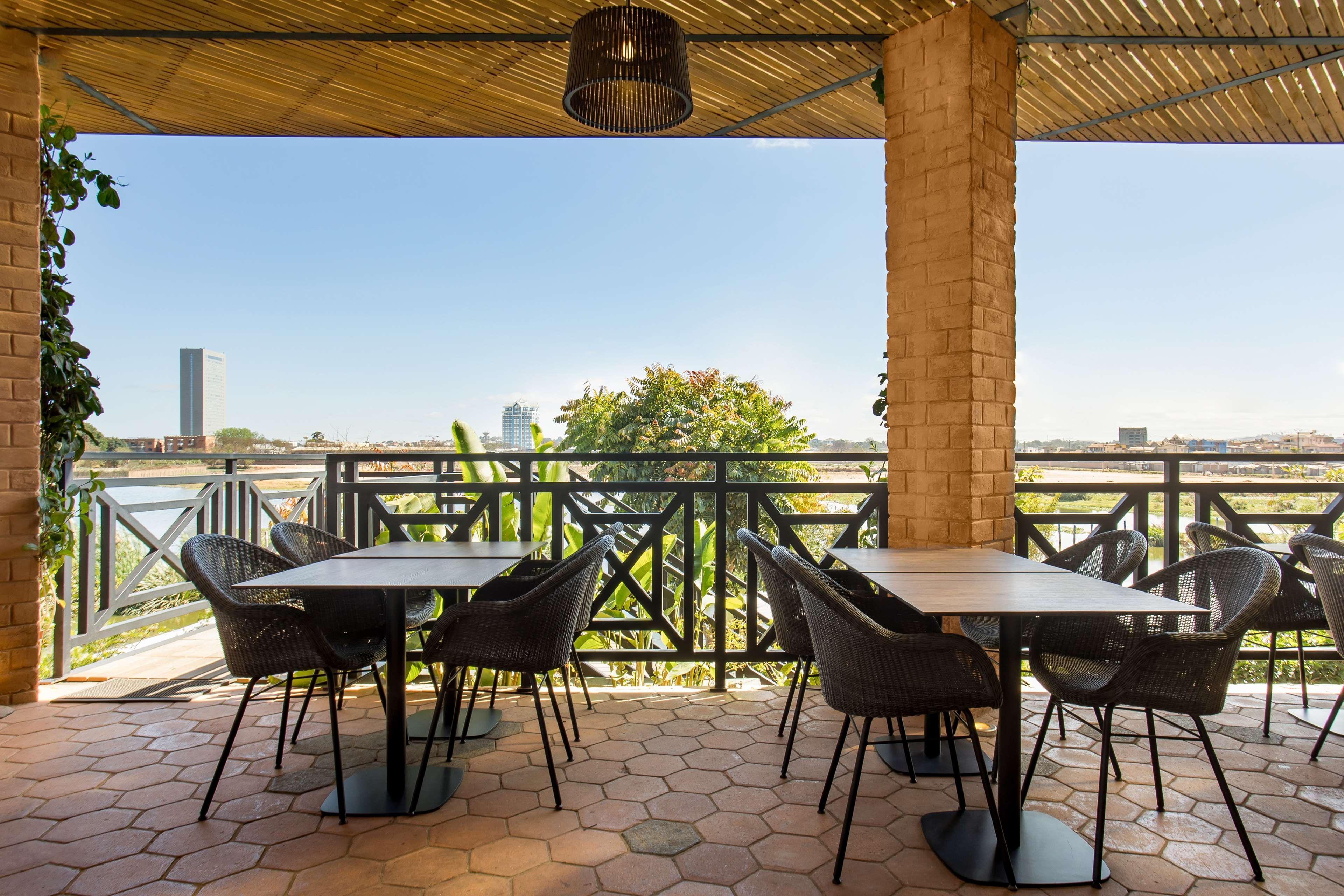 Radisson Blu Hotel Antananarivo Waterfront Exterior photo